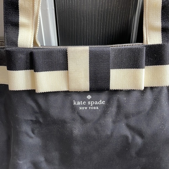 Kate Spade‎ Tote - Picture 6 of 9